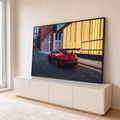Porsche 911 GT3 vermelho com aerofólio e rodas douradas em rua urbana ao entardecer, quadro decorativo