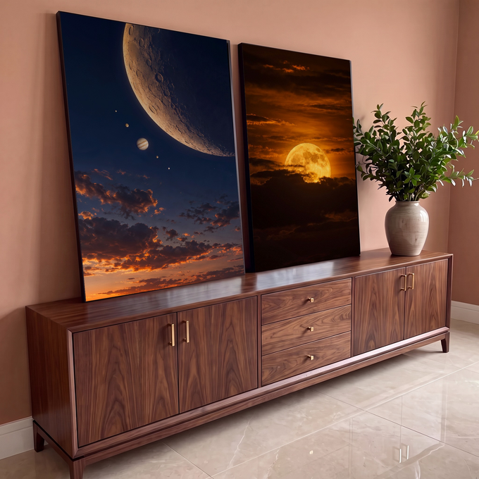 Quadro Decorativo Kit 2 Telas Fases da Lua para Sala Azul | quadros decorativos para sala | diptico com lua crescente e Júpiter sobre céu azul e lua cheia dourada entre nuvens | em Quadros para Sala | Porao dos Quadros
