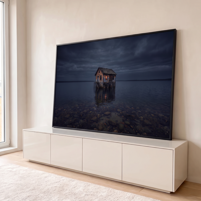 Quadro Decorativo Grande Casa Isolada o Lago para Sala Azul | quadros decorativos para sala | casa de madeira isolada sobre o lago com janela iluminada em laranja ao entardecer | em Quadros para Sala | Porao dos Quadros