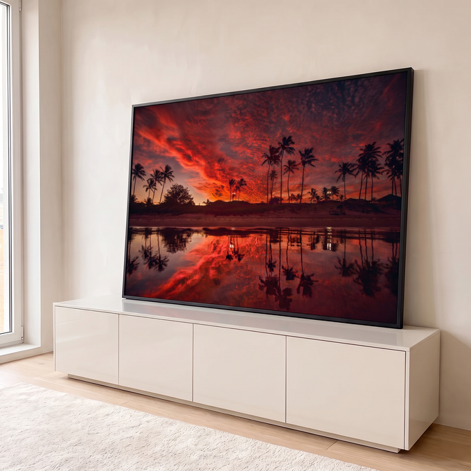 Quadro Decorativo Grande Palmeiras e Céu para Sala Vermelho | quadros decorativos para sala | silhuetas de palmeiras contra céu vermelho intenso refletido na água de uma praia | em Quadros para Sala | Porao dos Quadros