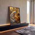 Quadro Decorativo Grande Madre Teresa para Sala Azul | quadros decorativos para sala | Madre Teresa de joelhos segurando as mãos de uma mulher idosa numa rua colorida da Índia | em Quadros para Sala | Porao dos Quadros