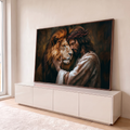 Jesus com coroa de espinhos encosta o rosto no leão de juba dourada, pintura marrom, quadro decorativo