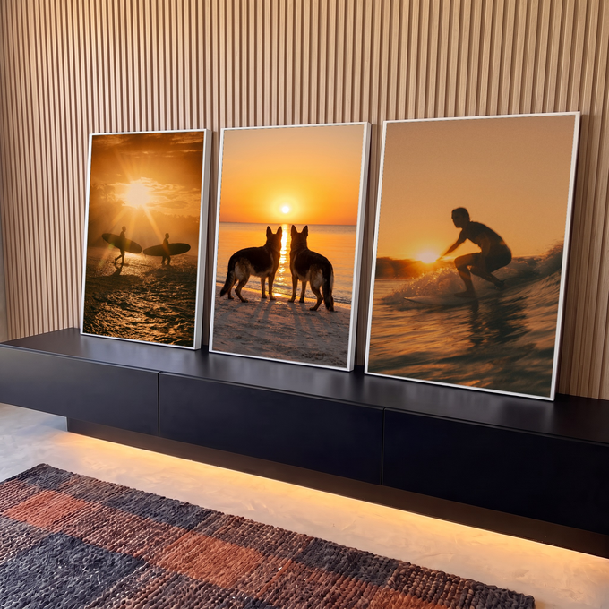 Quadro Decorativo Kit 3 Telas Surfistas e Cães para Sala | quadros decorativos para sala | surfistas, cães pastor alemão e surfe ao pôr do sol em tons dourados | em Quadros para Sala | Porao dos Quadros