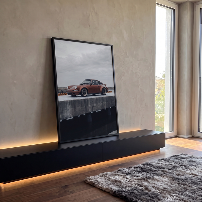 Quadro Decorativo Grande Carro Esportivo Marrom para Sala | quadros decorativos para sala | carro esportivo clássico cor cobre estacionado num píer de concreto cinza | em Quadros para Sala | Porao dos Quadros