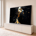 Mulher de perfil com olhos fechados, pele preta com faixas douradas e folhas de ouro, quadro decorativo