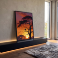 Árvore da savana em silhueta com pássaro em voo sob céu laranja de pôr do sol, quadro decorativo