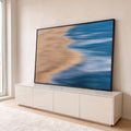 Quadro Decorativo Grande Praia Vista de Cima Ondas para Sala | quadros decorativos para sala | vista aérea de praia com ondas borradas e duas pessoas na areia | Porao dos Quadros