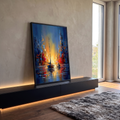 Dois veleiros em canal azul com reflexos vermelhos e luz dourada entre prédios abstratos, quadro decorativo