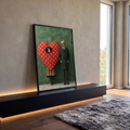 Arte surreal: mulher em coração vermelho de bolinhas e homem de terno xadrez, quadro decorativo