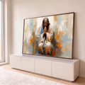 Jesus Cristo ajoelhado em oração com mãos postas, pinceladas abstratas bege, azul e laranja, quadro decorativo