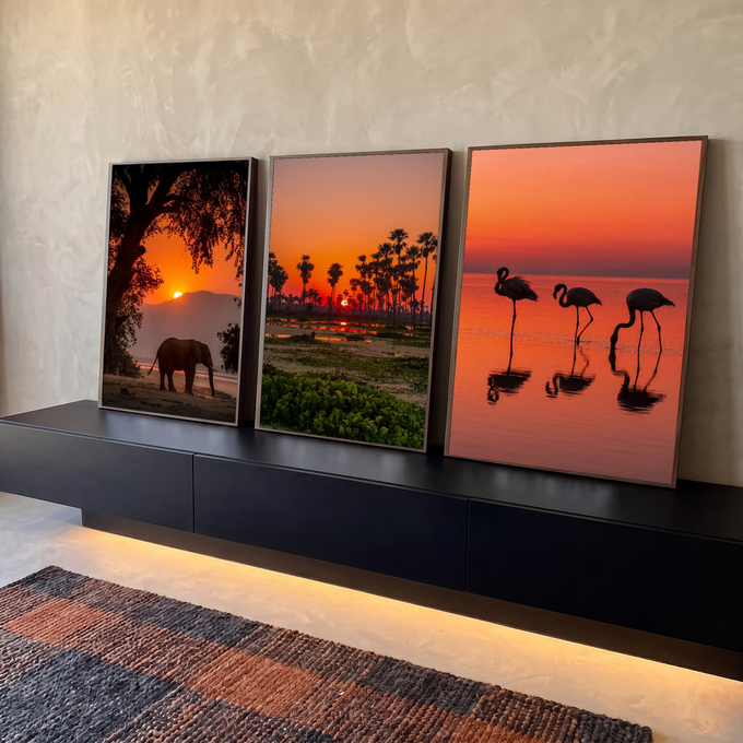 Quadro Decorativo Kit 3 Telas Pôr do Sol Elefante para Sala | quadros decorativos para sala | tríptico com elefante, palmeiras e flamingos em silhueta sob céu laranja de pôr do sol | em Quadros para Sala | Porao dos Quadros