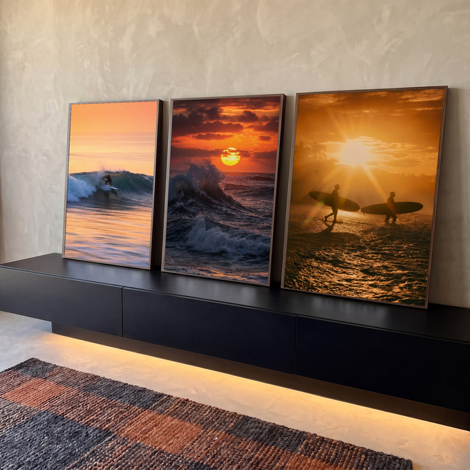 Quadro Decorativo Kit 3 Telas Surfistas e Ondas para Sala | quadros decorativos para sala | surfistas e ondas ao pôr do sol em tríptico com tons laranja e silhuetas | em Quadros para Sala | Porao dos Quadros