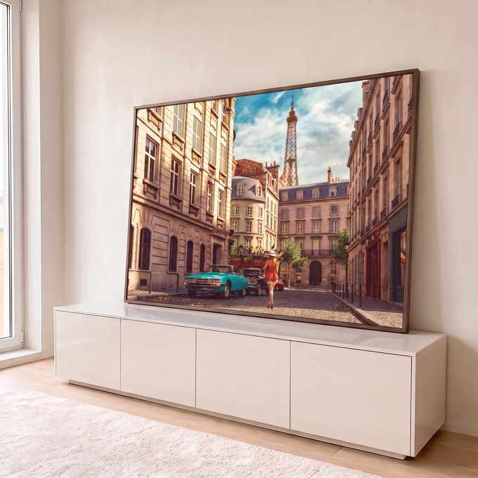 Rua de Paris com prédios clássicos, carro retrô turquesa, mulher de vermelho e Torre Eiffel, quadro decorativo