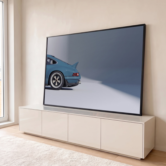 Traseira de Porsche 911 clássico azul com aerofólio e rodas Fuchs em estúdio cinza, quadro decorativo