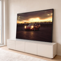 Ferrari F40 vermelha com faróis acesos sob céu dramático de pôr do sol, quadro decorativo