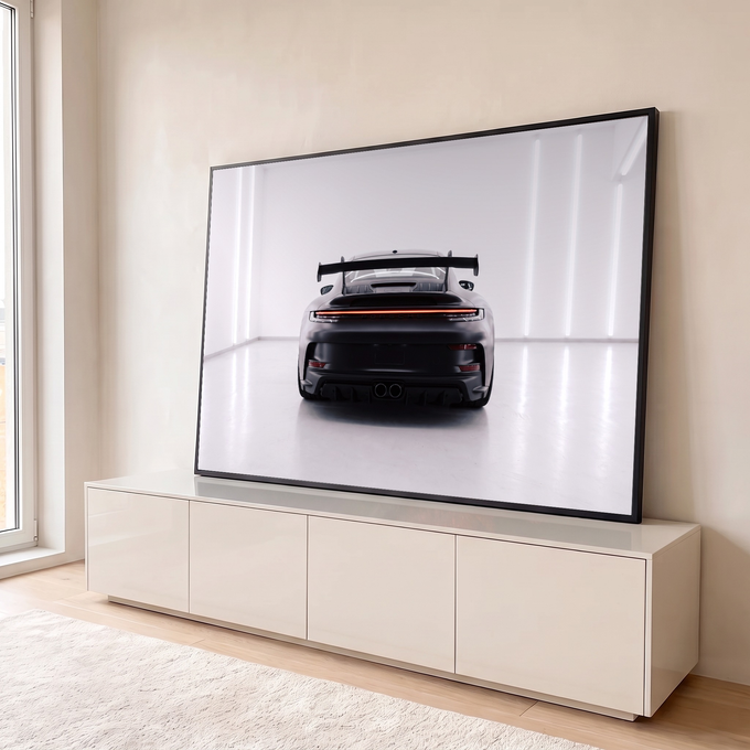 Porsche 911 GT3 fosco de traseira com aerofólio e lanterna vermelha em estúdio branco, quadro decorativo