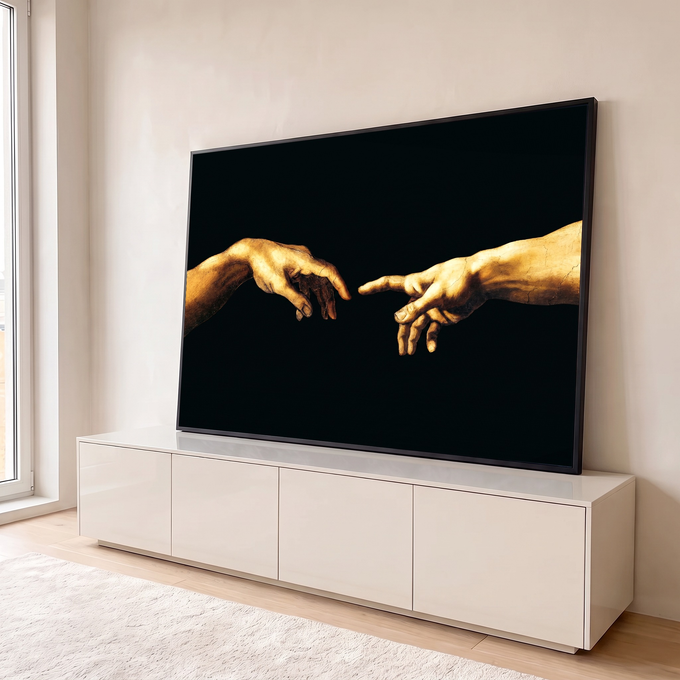 Quadro Decorativo Grande Mãos Douradas para Sala Dourado | quadros decorativos para sala | mãos douradas se tocando quase em contato sobre fundo preto profundo | em Quadros para Sala | Porao dos Quadros