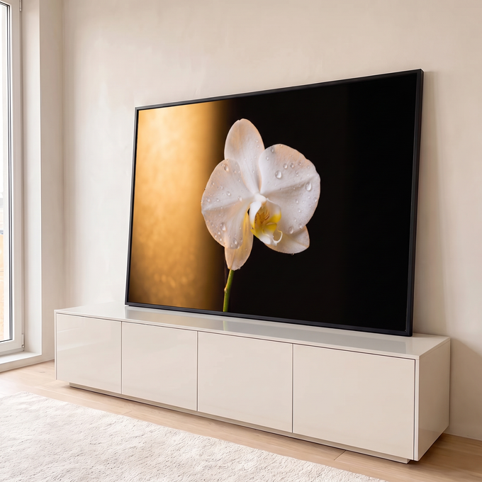 Quadro Decorativo Grande Orquídea Branca para Sala Branco | quadros decorativos para sala | orquídea branca com gotas de água sobre fundo dourado e preto | em Quadros para Sala | Porao dos Quadros