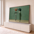 Casal de marionetes surreais com coração de bolinhas vermelhas pendurado, fundo verde, quadro decorativo