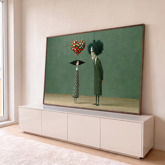 Casal de marionetes surreais com coração de bolinhas vermelhas pendurado, fundo verde, quadro decorativo