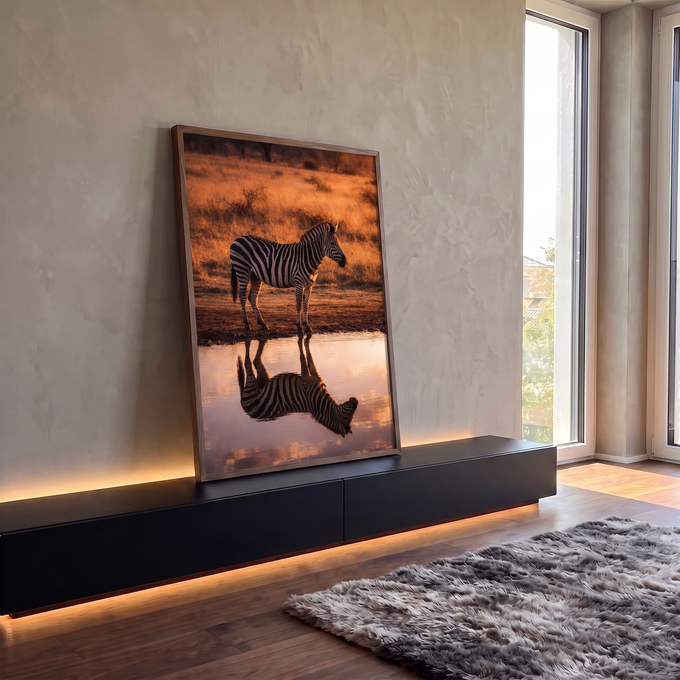 Quadro Decorativo Grande Zebra Refletida para Sala Laranja | quadros decorativos para sala | zebra de pé à beira de uma poça com reflexo na água ao pôr do sol | em Quadros para Sala | Porao dos Quadros