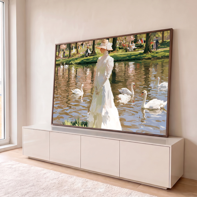 Quadro Decorativo Grande Mulher com Cisnes para Sala Branco | quadros decorativos para sala | mulher elegante de branco com chapéu observando cisnes em lago no parque | em Quadros para Sala | Porao dos Quadros