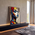 Rosto de mulher de olhos fechados e lábios azuis em mosaico vermelho, amarelo e azul, quadro decorativo