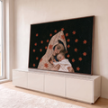 Quadro Decorativo Grande Madona com Menino para Sala Preto | quadros decorativos para sala | mulher com capuz bege segurando bebê adormecido, fundo preto com estrelas vermelhas | em Quadros para Sala | Porao dos Quadros