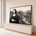 Mona Lisa em gravura a nanquim preto e branco com montanhas e rio sinuoso ao fundo, quadro decorativo