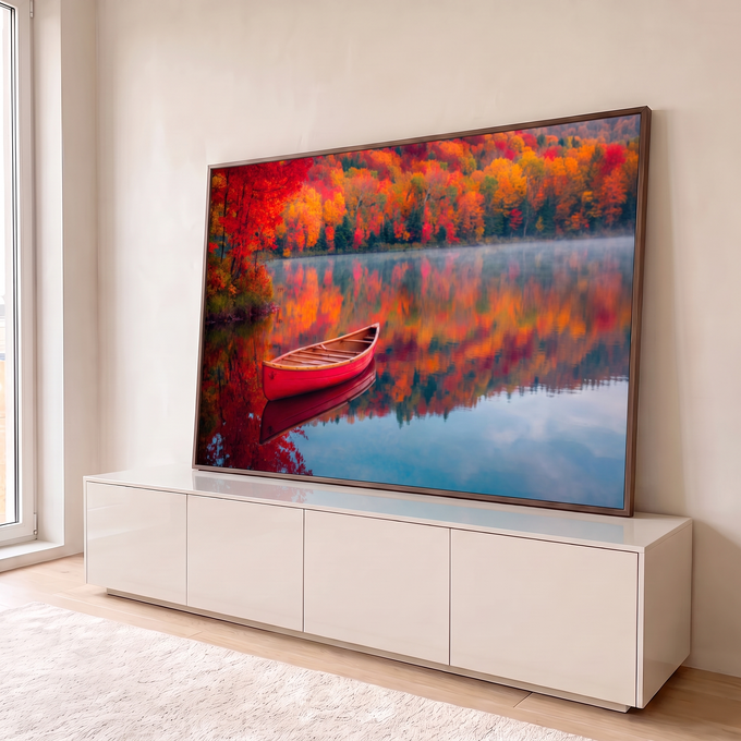 Quadro Decorativo Grande Canoa Vermelha Vermelho para Sala | quadros decorativos para sala | canoa vermelha vazia sobre lago calmo com reflexo de árvores de outono coloridas | em Quadros para Sala | Porao dos Quadros