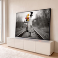 Quadro Decorativo Grande Personagem com Balões para Sala | quadros decorativos para sala | figura de cartola e sobretudo com balões coloridos em foto preto e branco sobre trilhos | em Quadros para Sala | Porao dos Quadros