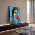 Quadro Decorativo Grande Mulher Pop Art Azul para Sala | quadros decorativos para sala | mulher estilizada com olho grande e flor laranja em fundo azul estilo pop art | em Quadros para Sala | Porao dos Quadros