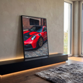 Porsche 911 GT3 RS vermelho com capô de carbono e rodas bronze em rua de paralelepípedos, quadro decorativo