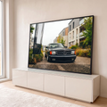 Mercedes-Benz SEC coupé clássico preto molhado de chuva em rua urbana com prédios, quadro decorativo