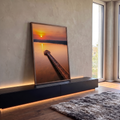 Quadro Decorativo Grande Deque de Madeira para Sala Laranja | quadros decorativos para sala | deque de madeira sobre lago calmo com sol se pondo em céu laranja e rosa | em Quadros para Sala | Porao dos Quadros