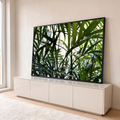 Folhas finas de palmeira verde em contraluz com fundo claro, fotografia botânica, quadro decorativo