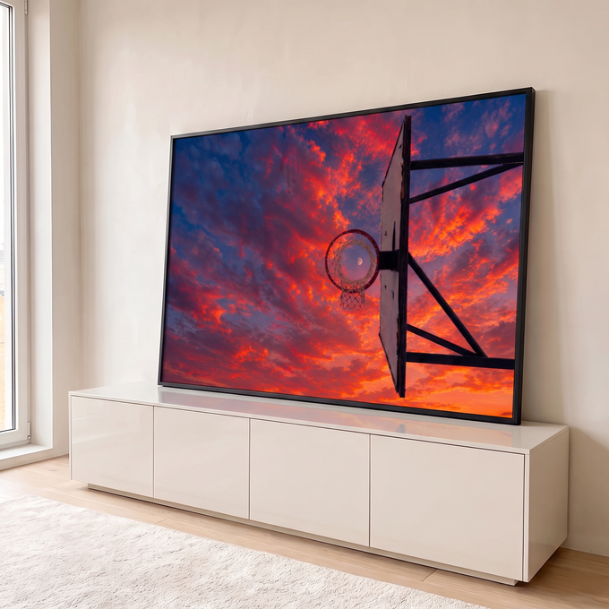 Quadro Decorativo Grande Cesta de Basquete para Sala Laranja | quadros decorativos para sala | cesta de basquete vista de baixo contra céu de pôr do sol com lua visível no aro | em Quadros para Sala | Porao dos Quadros