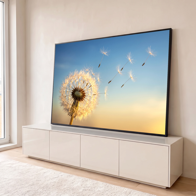 Dente de leão iluminado soltando sementes ao vento em céu azul e dourado ao entardecer, quadro decorativo