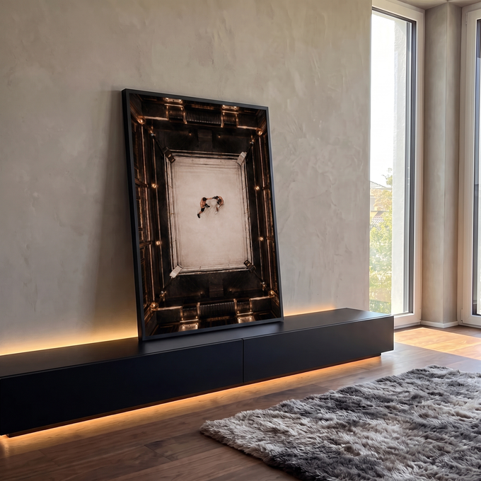 Quadro Decorativo Grande Vista para Sala Preto | quadros decorativos para sala | vista aérea de ringue de boxe com dois lutadores em ambiente de mármore preto e dourado | em Quadros para Sala | Porao dos Quadros