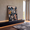 Multidão de rostos expressionistas em preto, azul, ocre e salmão com pinceladas grossas, quadro decorativo