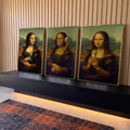 Quadro Decorativo Kit 3 Telas Mona Lisa para Sala Marrom | quadros decorativos para sala | três Mona Lisas com taça de espumante, fone de ouvido e sorvete de pistache | em Quadros para Sala | Porao dos Quadros