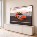 Porsche 911 clássico laranja à beira-mar com o skyline de Miami ao entardecer, quadro decorativo
