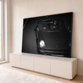 Quadro Decorativo Grande Carro Preto e Branco para Sala | quadros decorativos para sala | carro esportivo preto e branco à noite com cachorro no banco traseiro e motorista ao volante | em Quadros para Sala | Porao dos Quadros