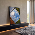 Céu azul com nuvens e sol cercado por neve, campo florido, folhas de outono e grama, quadro decorativo