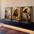 Quadro Decorativo Kit 3 Telas Leão Coroado para Sala Dourado | quadros decorativos para sala | leão coroado, cordeiro e Jesus em oração com luz dourada e halo | em Quadros para Sala | Porao dos Quadros