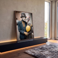 Casal de mímicos com maquiagem branca abraçados segurando balão amarelo, quadro decorativo