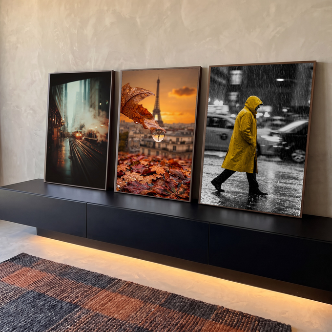 Quadro Decorativo Grande Cena Urbana para Sala Laranja | quadros decorativos para sala | trio de fotos urbanas com trem noturno, folha com gotas e torre eiffel, e pessoa de capa amarela na chuva | em Quadros para Sala | Porao dos Quadros