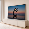 Quadro Decorativo Grande Árvore Seca Lua Cheia para Sala | quadros decorativos para sala | silhueta de árvore seca retorcida emoldurando a lua cheia numa praia ao entardecer | em Quadros para Sala | Porao dos Quadros