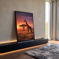 Quadro Decorativo Grande Girafa e Acácia para Sala Laranja | quadros decorativos para sala | girafa em savana africana contra céu laranja e roxo ao pôr do sol | em Quadros para Sala | Porao dos Quadros