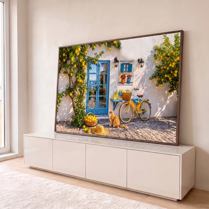 Quadro Decorativo Grande Fachada Mediterrânea para Sala | quadros decorativos para sala | fachada branca com porta azul, limoeiros, bicicleta amarela e gato ruivo na calçada | em Quadros para Sala | Porao dos Quadros